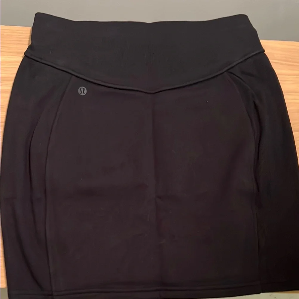 Lululemon Scuba High-Rise Mini Skirt size Small - Picture 6 of 7